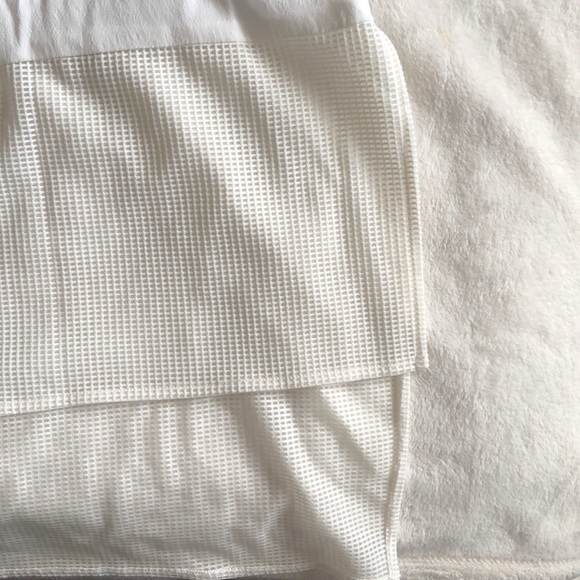 Lush high low tank top blouse with mesh details - Picture 5 of 6